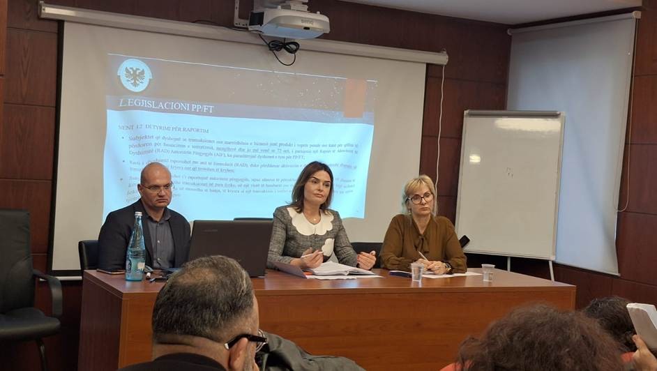 Training activity with DHKN