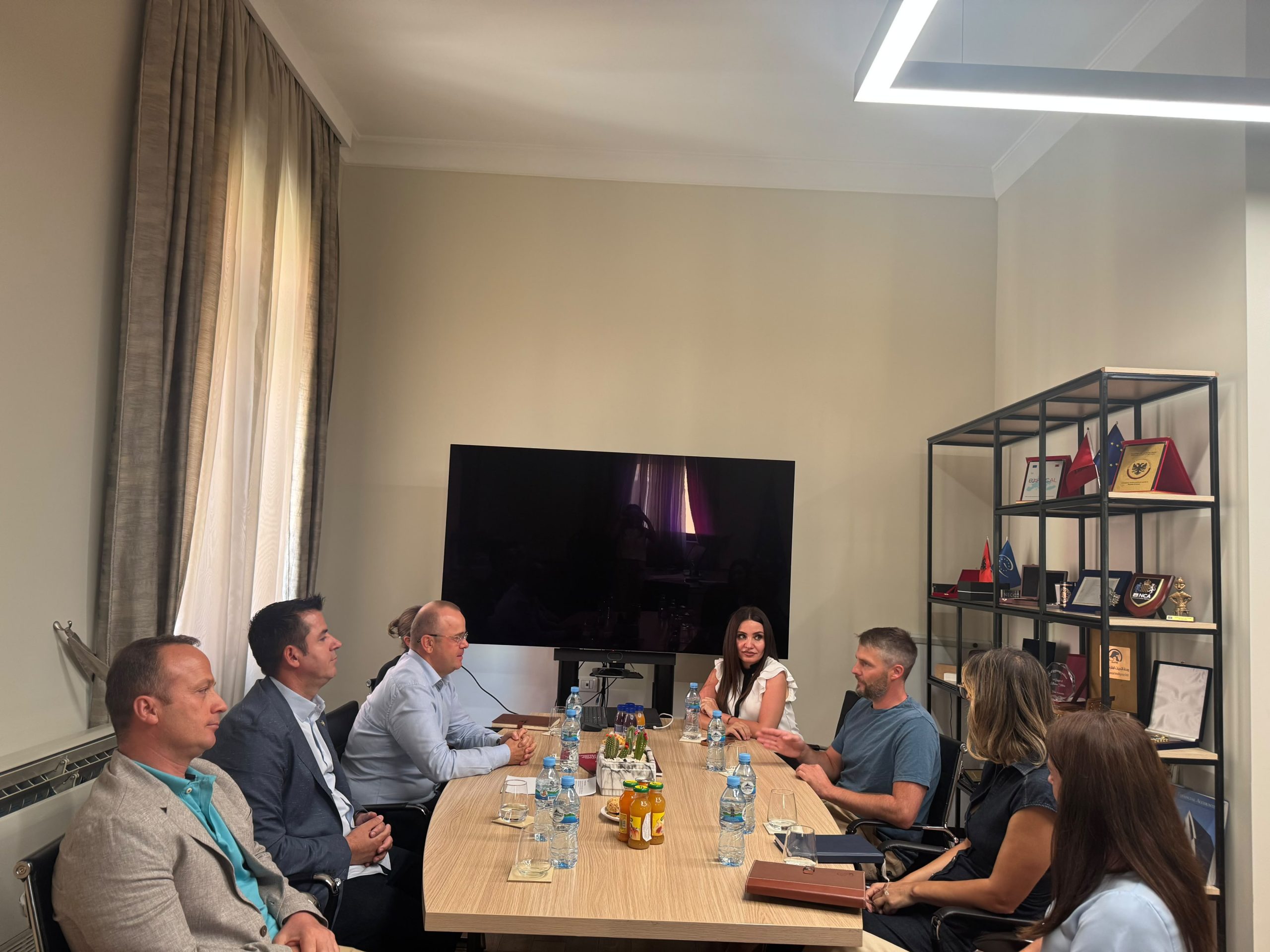 AIF Shpreh Mirënjohjen për Bashkëpunimin e Vlefshëm të Edward Orr